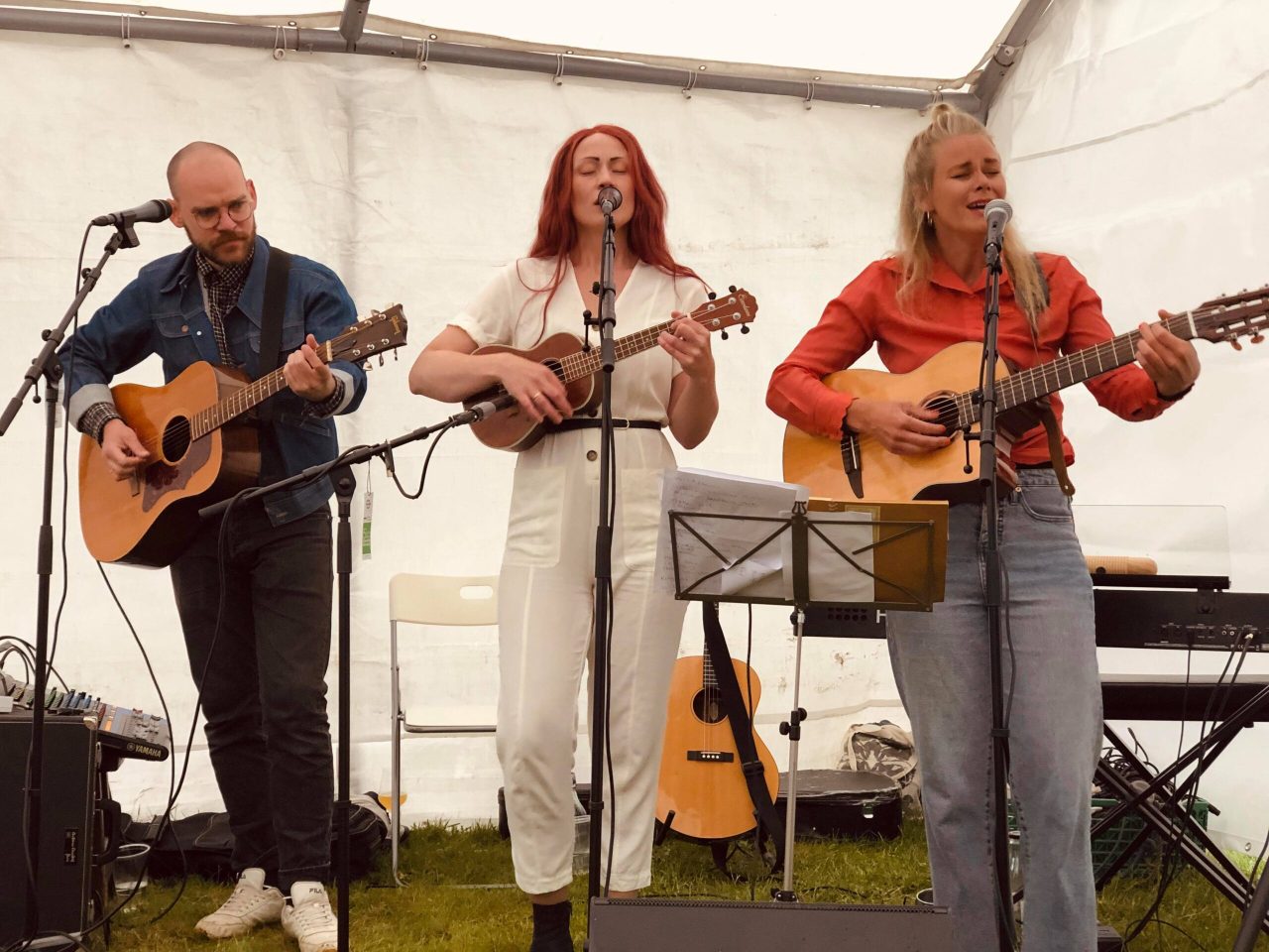 Bandet Hinterland hadde nylig konsert i Hagen til Kulturhuset Hovtun i Asker. Fra venstre Nicolai Herwell, Marte Herwell og Ellinor Johanne Stendal. Kulturhuset Hovtun får midler til å bygge en helt ny scene som skal legge til rette for stor aktivitet fremover