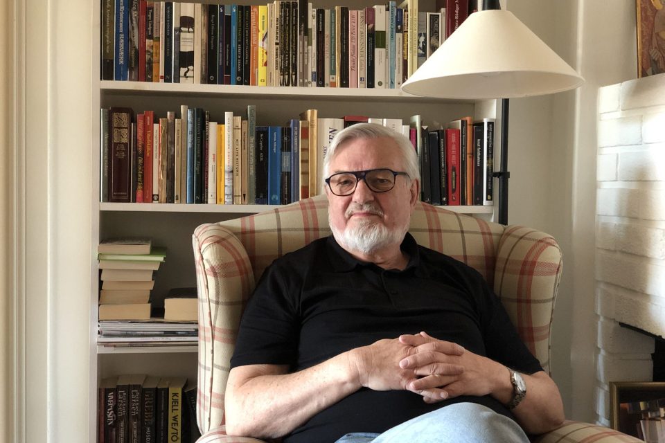 Komponist Ragnar Søderlind fyller 75 år lørdag 27. juni. I 60 år har han komponert musikk. – Vi som skriver tonalt blir sett på som annenklasses komponister i norsk musikkliv, sier han i dette intervjuet med Ballade