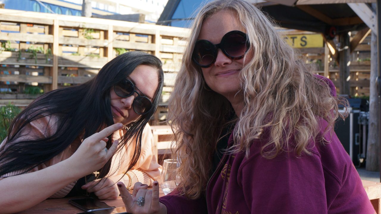 Runa Strindin og Vicky Mikalsen fra Midgardsblot metalfestival tror lavmælt metall kan åpne flere øyne for sjangerens kvaliteter, bare desibelbegrensningen ikke varer for lenge.