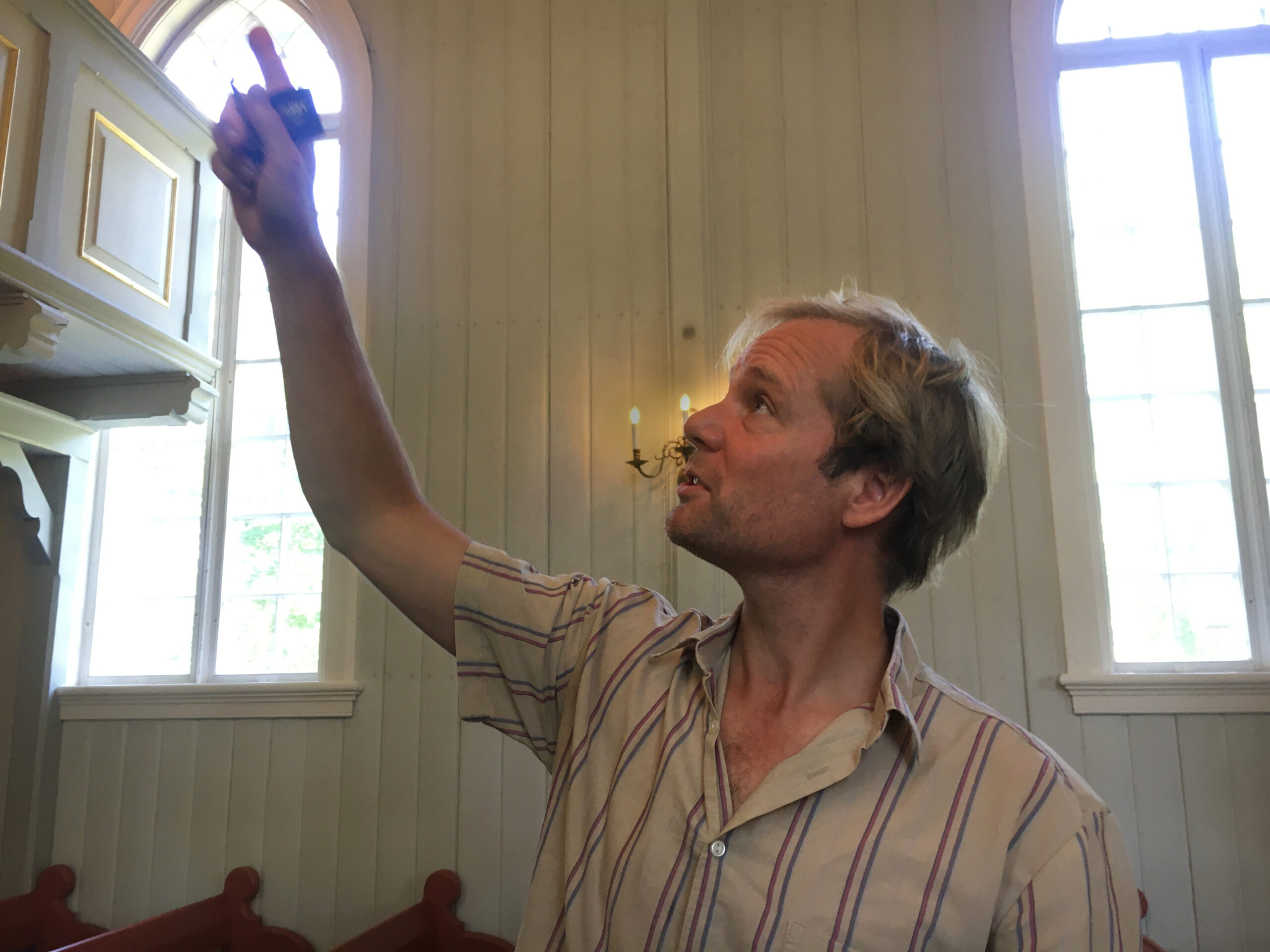 Frode Haltli i Oppegård kirke, der han breiet seg med spesialiserte stykker