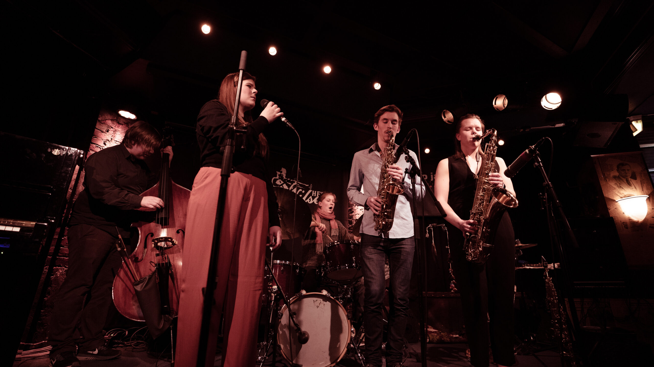 Sekstetten Lady Bird Orchestra kjemper om finaleplass mot trioen Damata