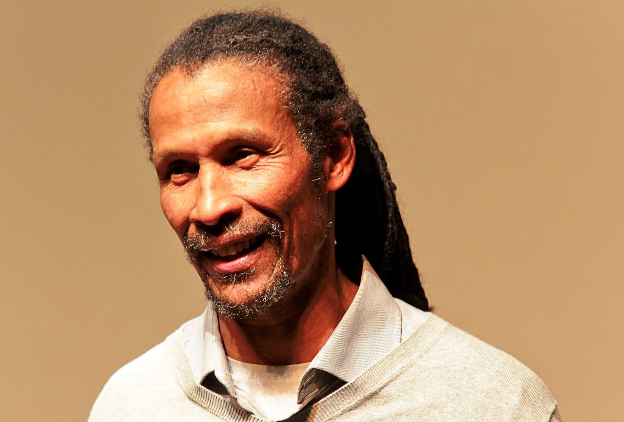 – Jeg ønsker å leve i et samfunn med positiv utvikling, og jeg vil selv bidra så mye jeg kan til dette, sier æresprisvinner Cliff Moustache