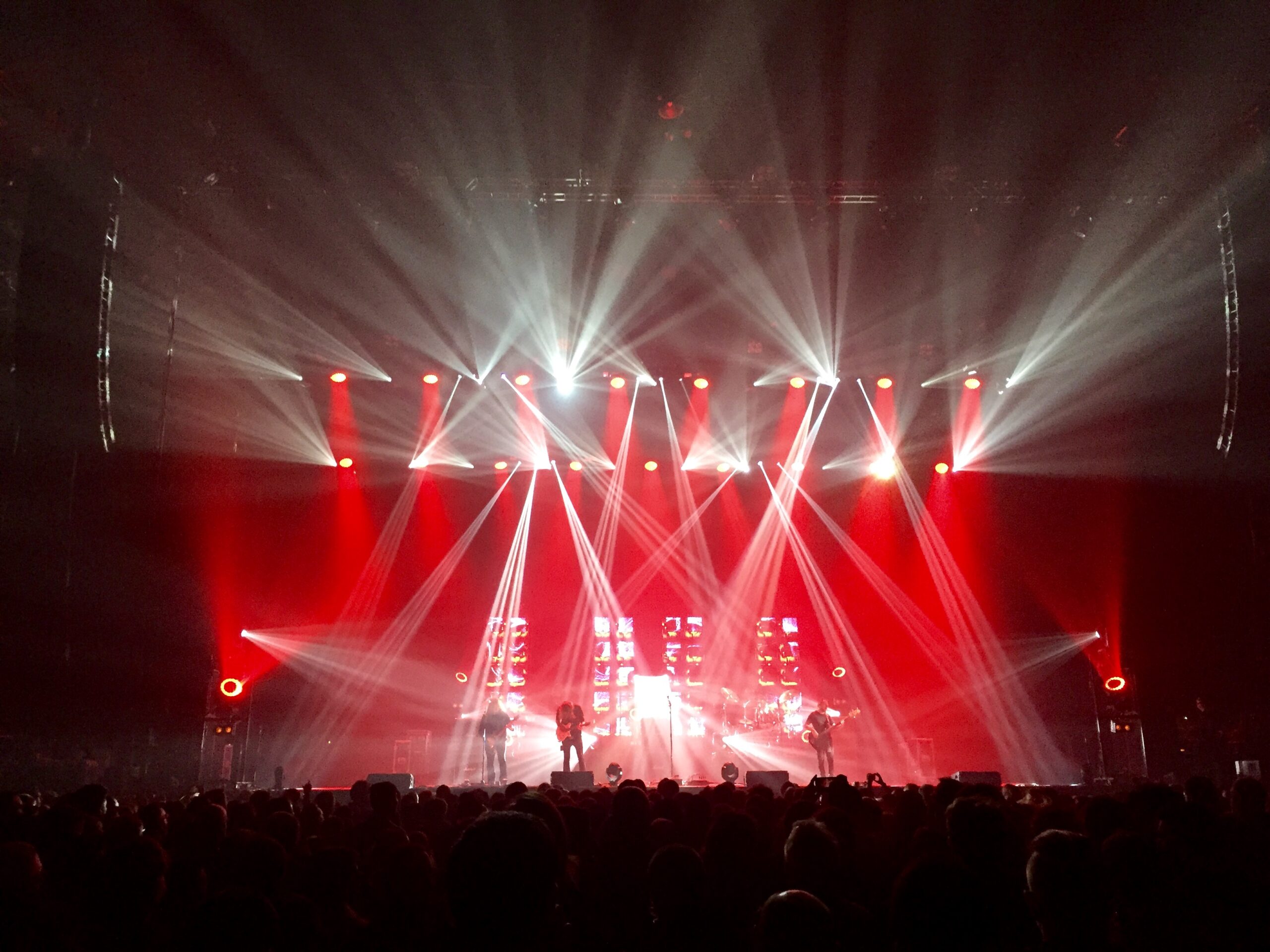 Bildet er fra en konsert med Opeth på Wembley i London i 2016. Magnus Boyd står bak lysdesignet til det verdenskjente metalbandet, og har tatt bildet