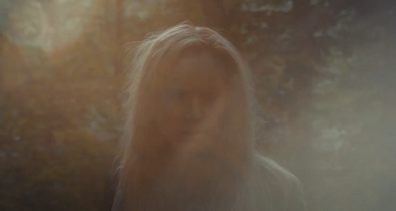 Stillbilde fra Susannas video The Vampire