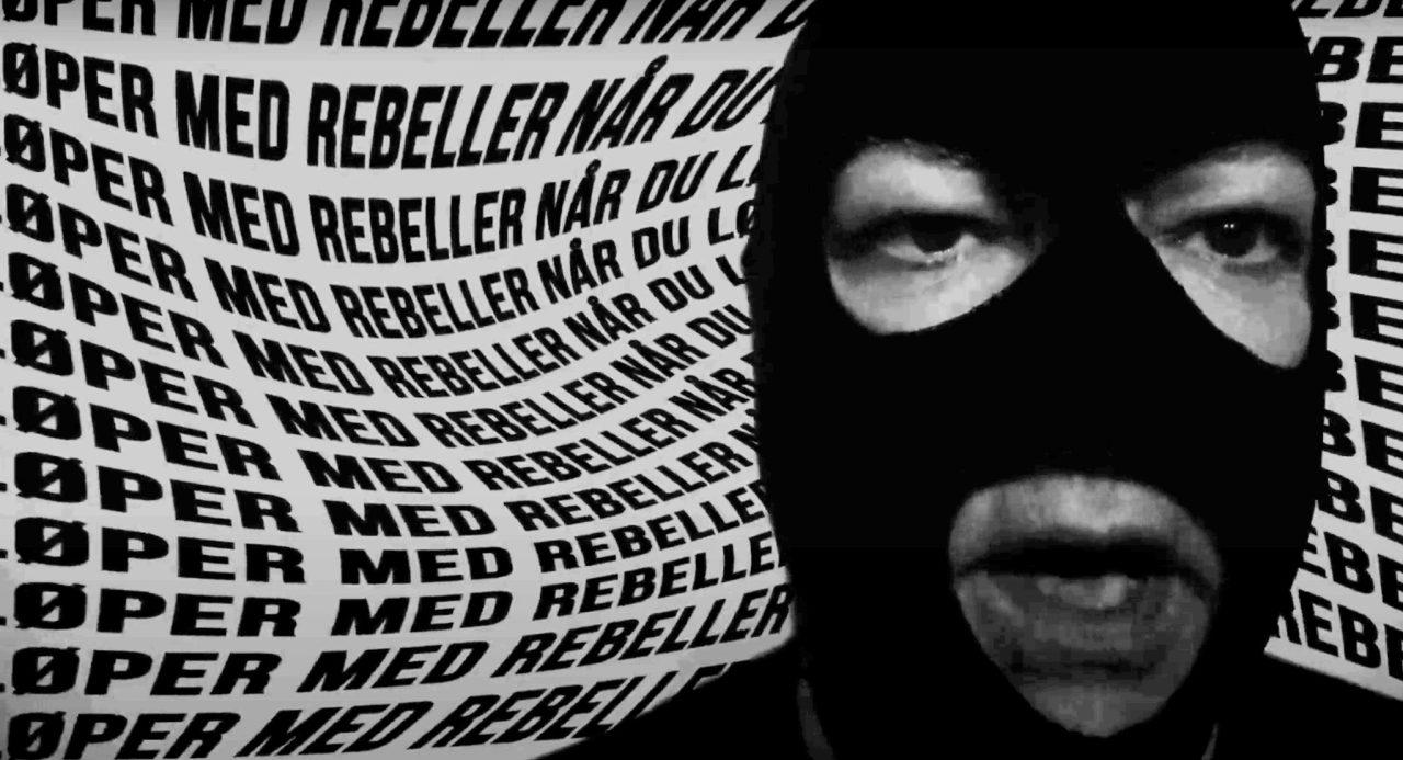 Stillbilde fra musikkvideoen Hans av Simon Moholt
