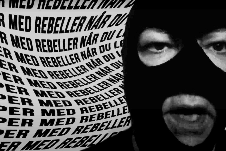 Stillbilde fra musikkvideoen Hans av Simon Moholt