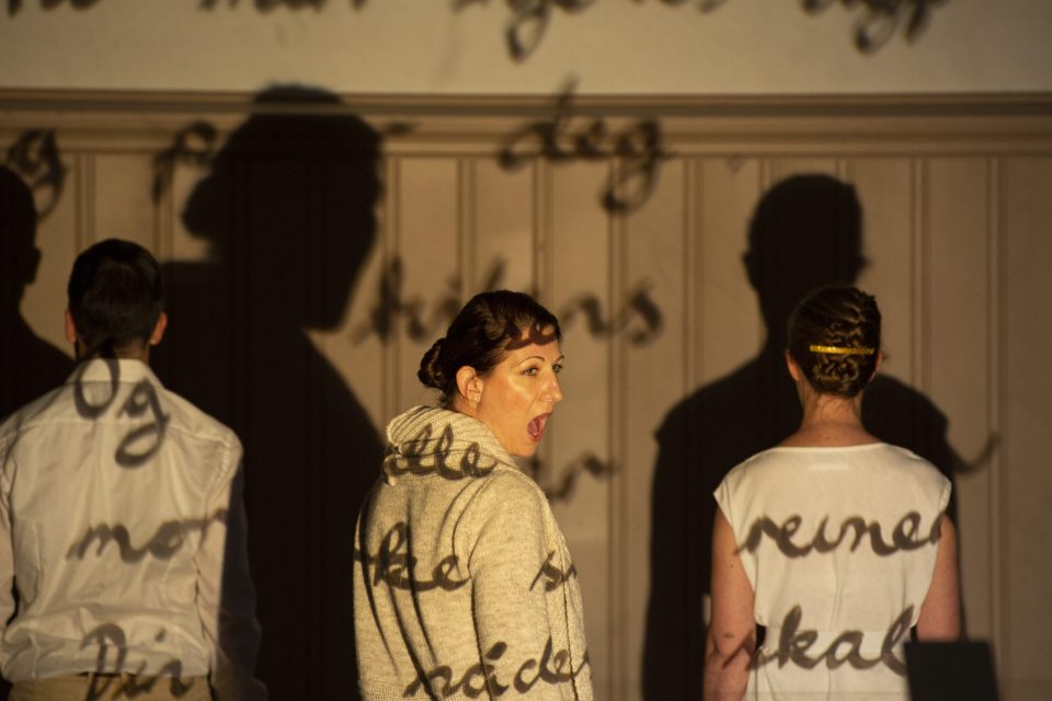 Sangensemblet Tabula Rasa i produksjonen BEDEHUS under Bergen Kirkeautunnale i slutten av september