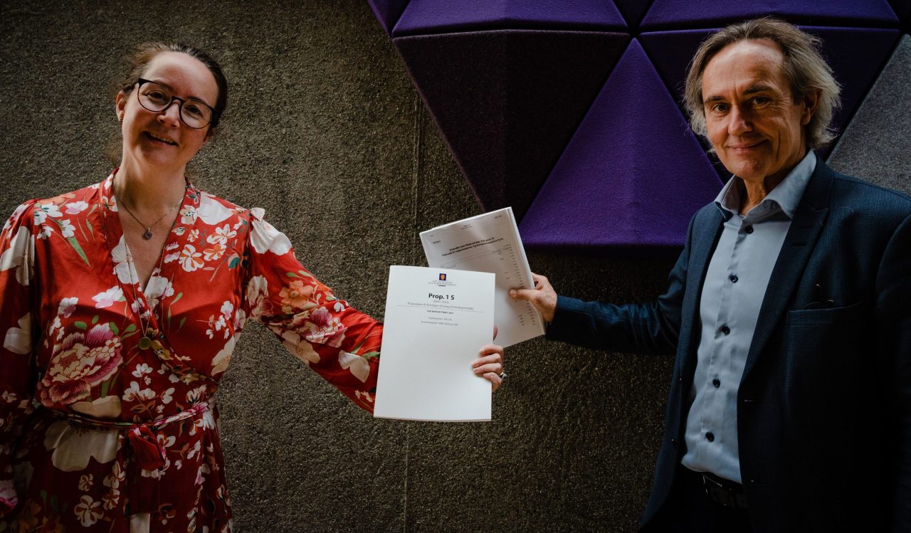 Nina Hodneland i Norske kulturhus og Morten Walderhaug fra Bærum Kulturhus under framlegget av kulturbudsjettet i Bærum Kulturhus onsdag 7. oktober