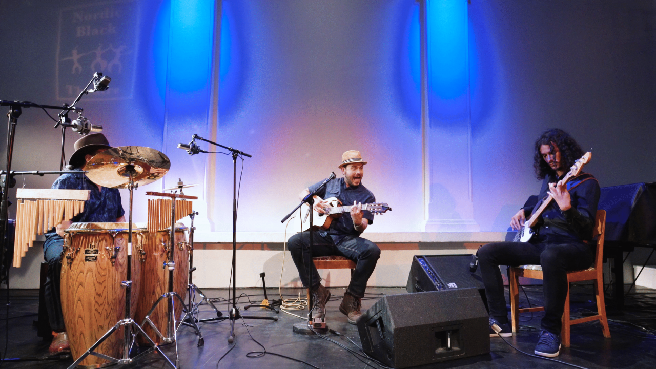 Moisés Gadea og band. Stillbilde fra video