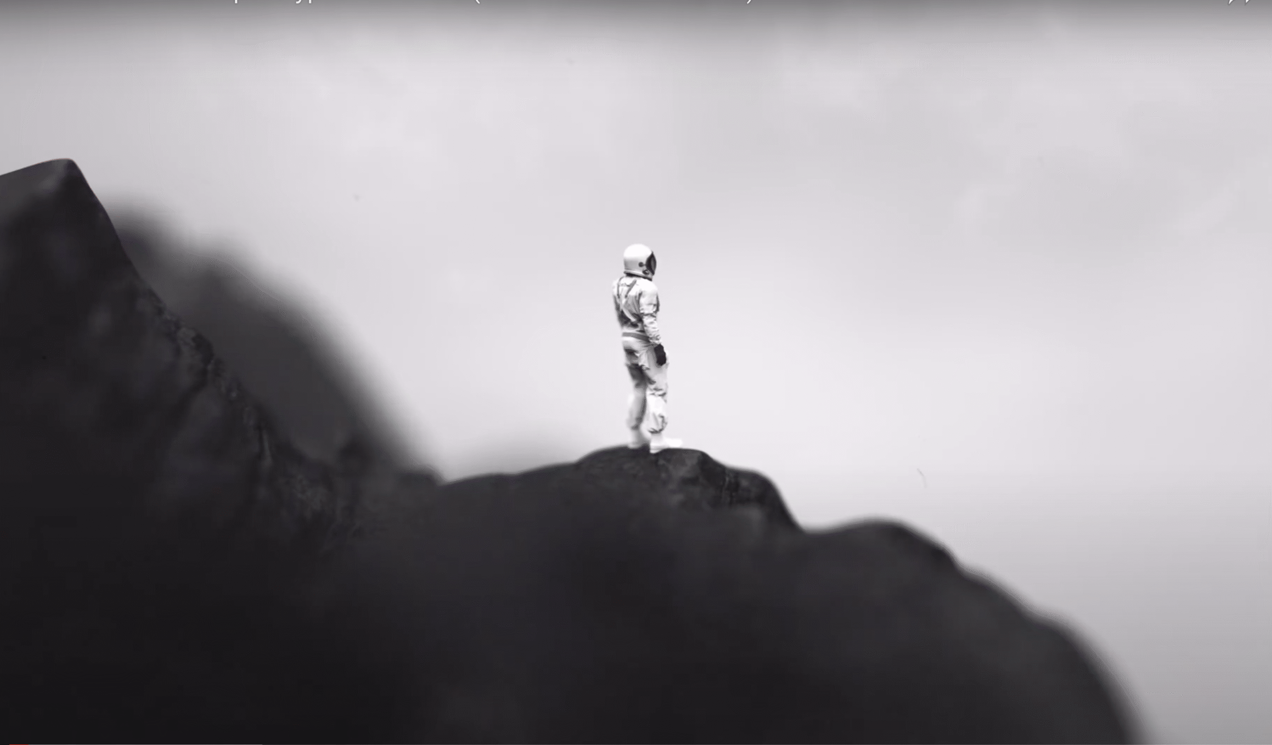 Stillbilde fra White Voids video, This Apocalypse Is For You