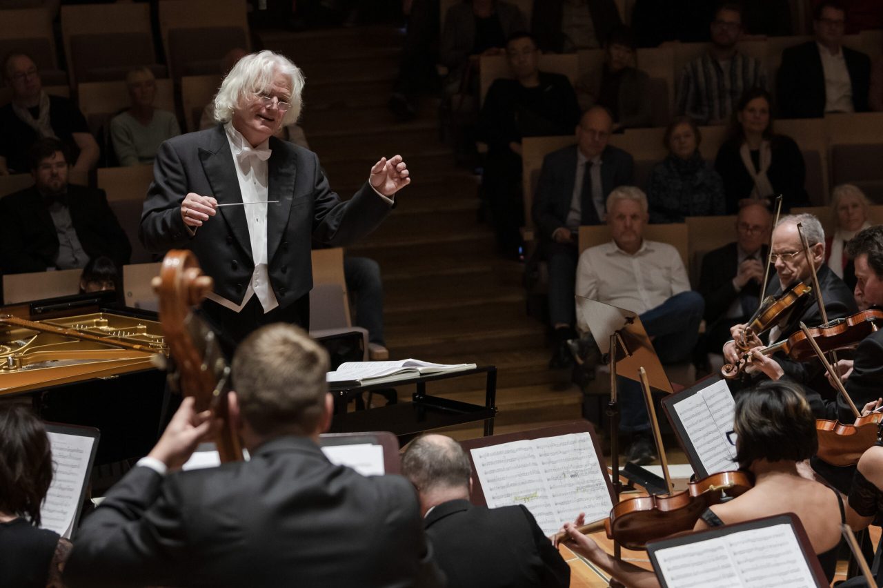 Dirigent Jon Fylling med Philharmonisches Kammerorchester Berlin 30. desember 2019. Med LVIV Virtuosos fra Ukraina, og Olga Zado som klaversolist.