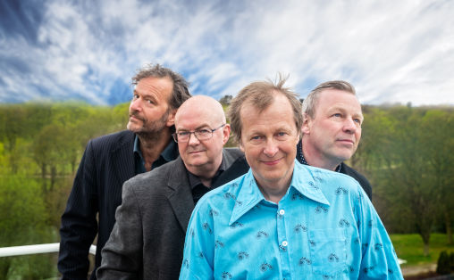 DeLillos ble frastjålet bilder og informasjon på facebook, brukt til å lage en falsk bandside