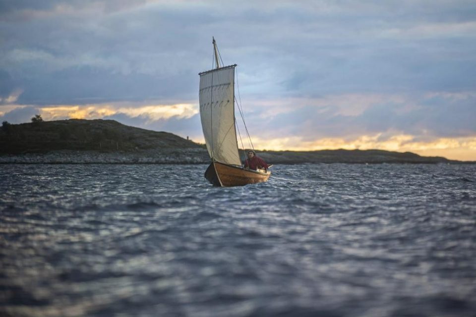 Bilde fra dokumentarfilmen Geitbåten, en digital produksjon i Den kulturelle skolesekken (DKS), produsert av DKS Trøndelag.