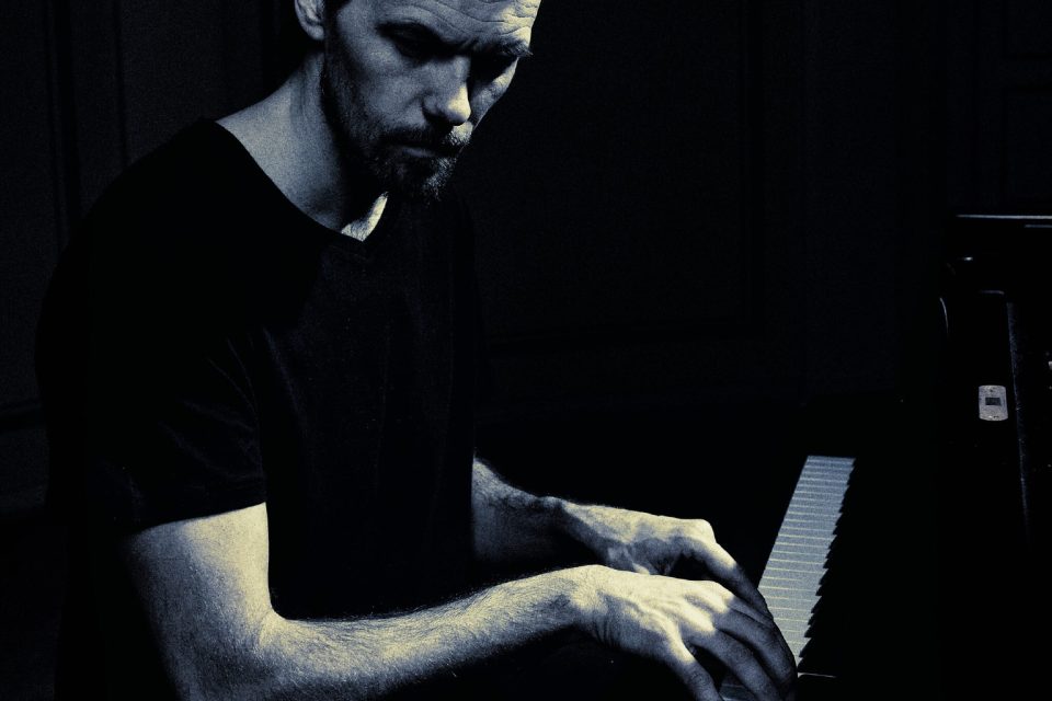 Kaada er ute med sitt første album med verk for klassisk piano, Misinterpretations.