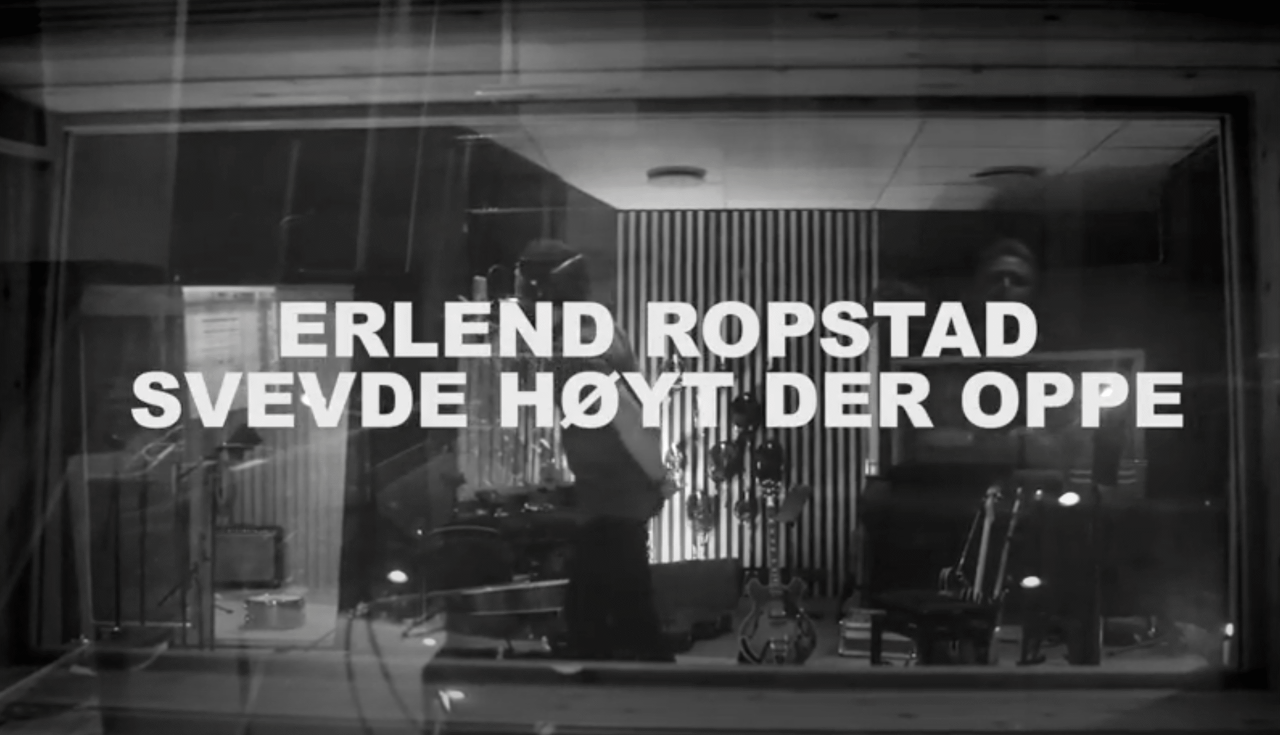 Skjermbilde fra Erland Ropstads video Svevde høyt der oppe.