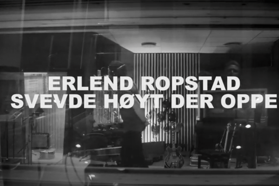 Skjermbilde fra Erland Ropstads video Svevde høyt der oppe.
