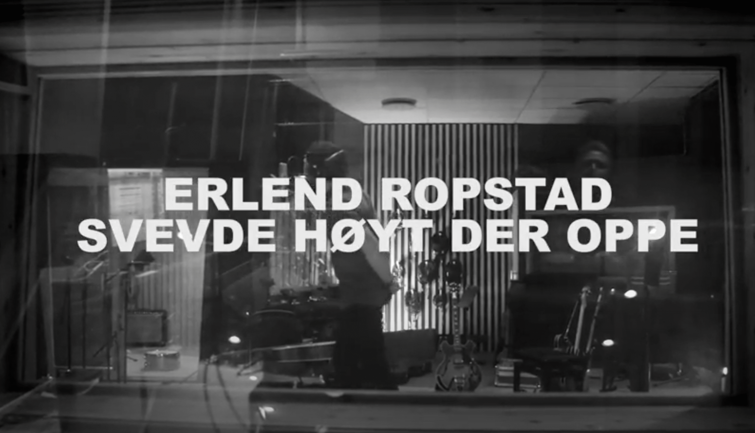 Skjermbilde fra Erland Ropstads video Svevde høyt der oppe.