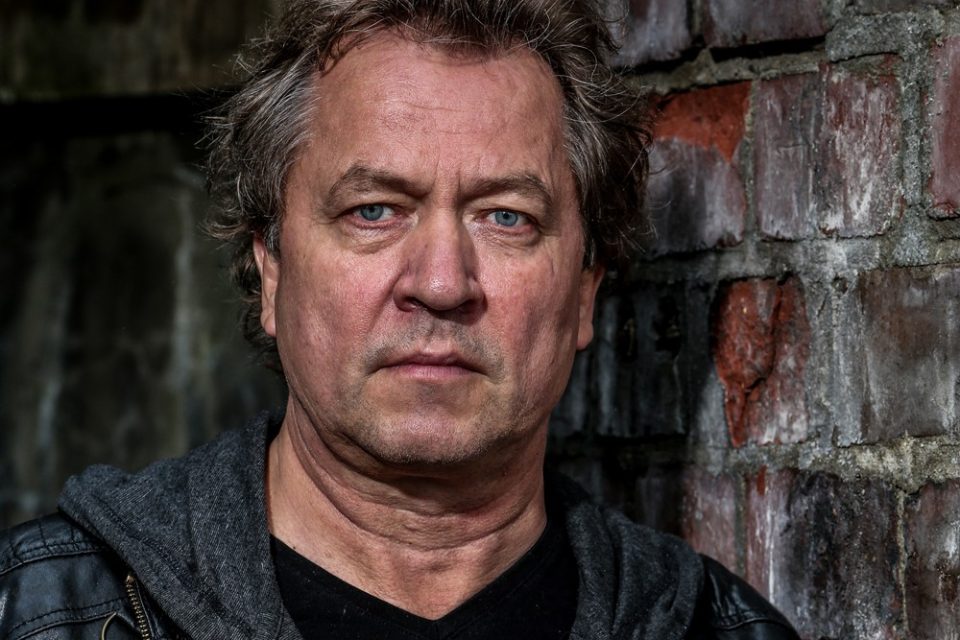 Trompeteren, komponisten og bandlederen Nils Petter Molvær har vært gjennom det han kaller et koronahelvete. Nå er han sakte, men sikkert på vei tilbake.