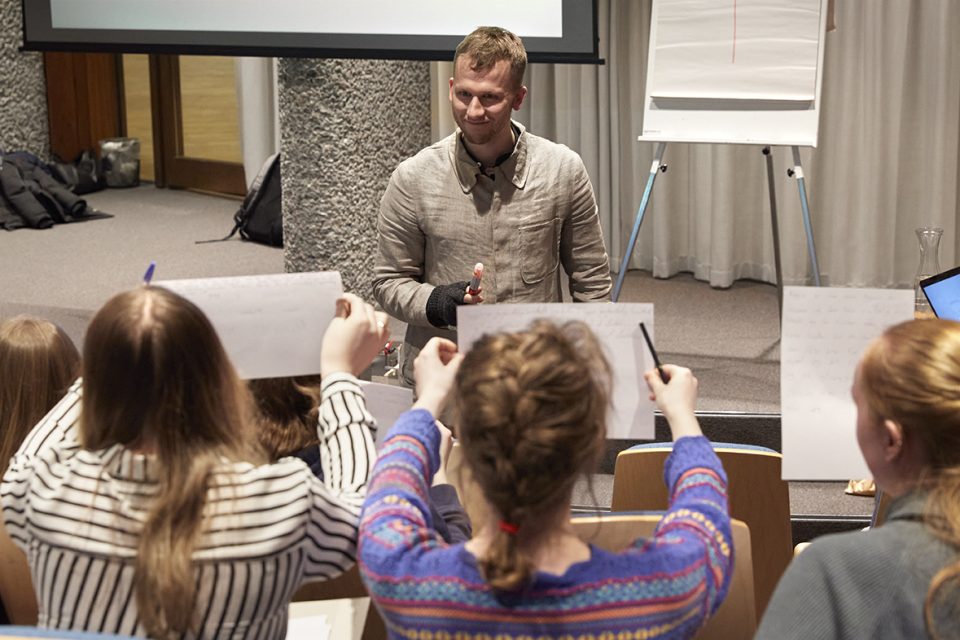 Inn i kunsten – om visuell kunst med Fredrik Høyer