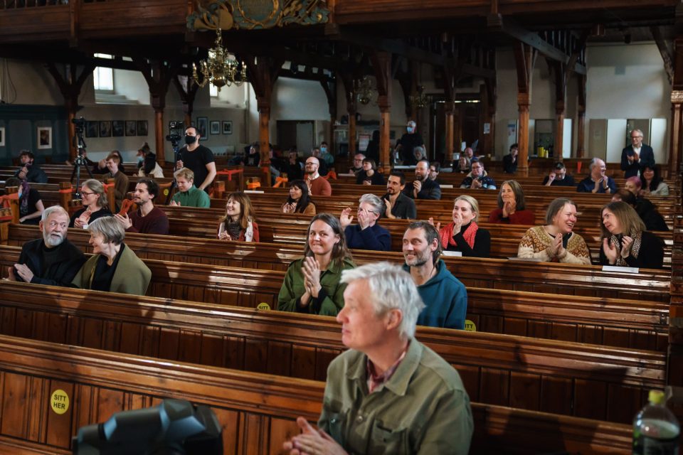 Passe avstand: Med smittevern i form av avstand, som her på kirkekonsert, mener mange kulturlivet kunne tillatt å oppleve kultur.