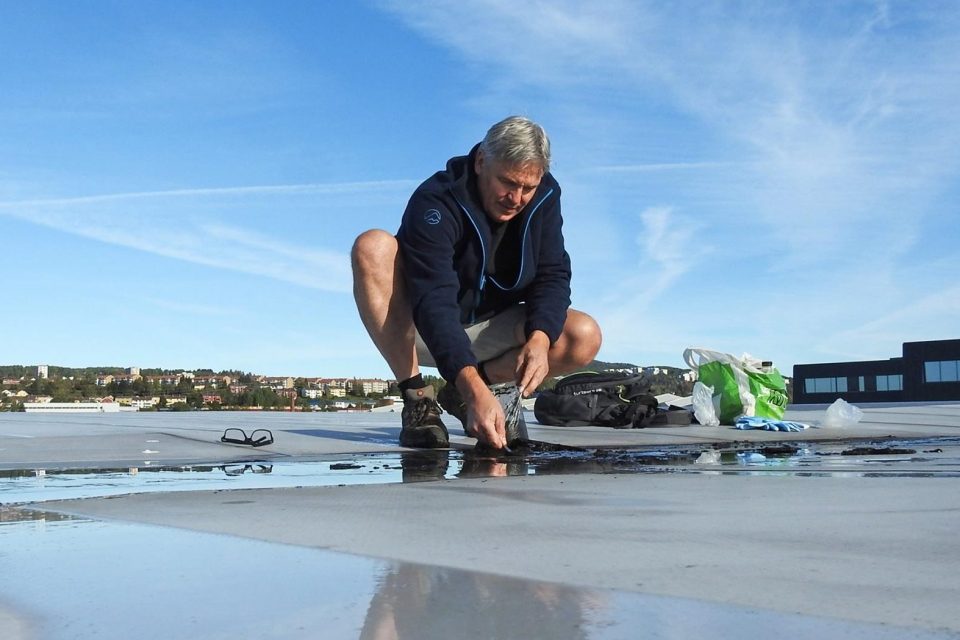 Verdenskjent gitarist/komponist – og stjernestøvplukker! Jon Larsen har solgt gitarene