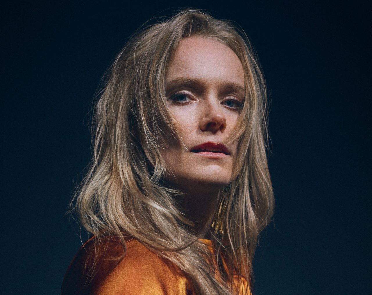 Ane Brun prises for tekstene sine, i en engasjert karriere.