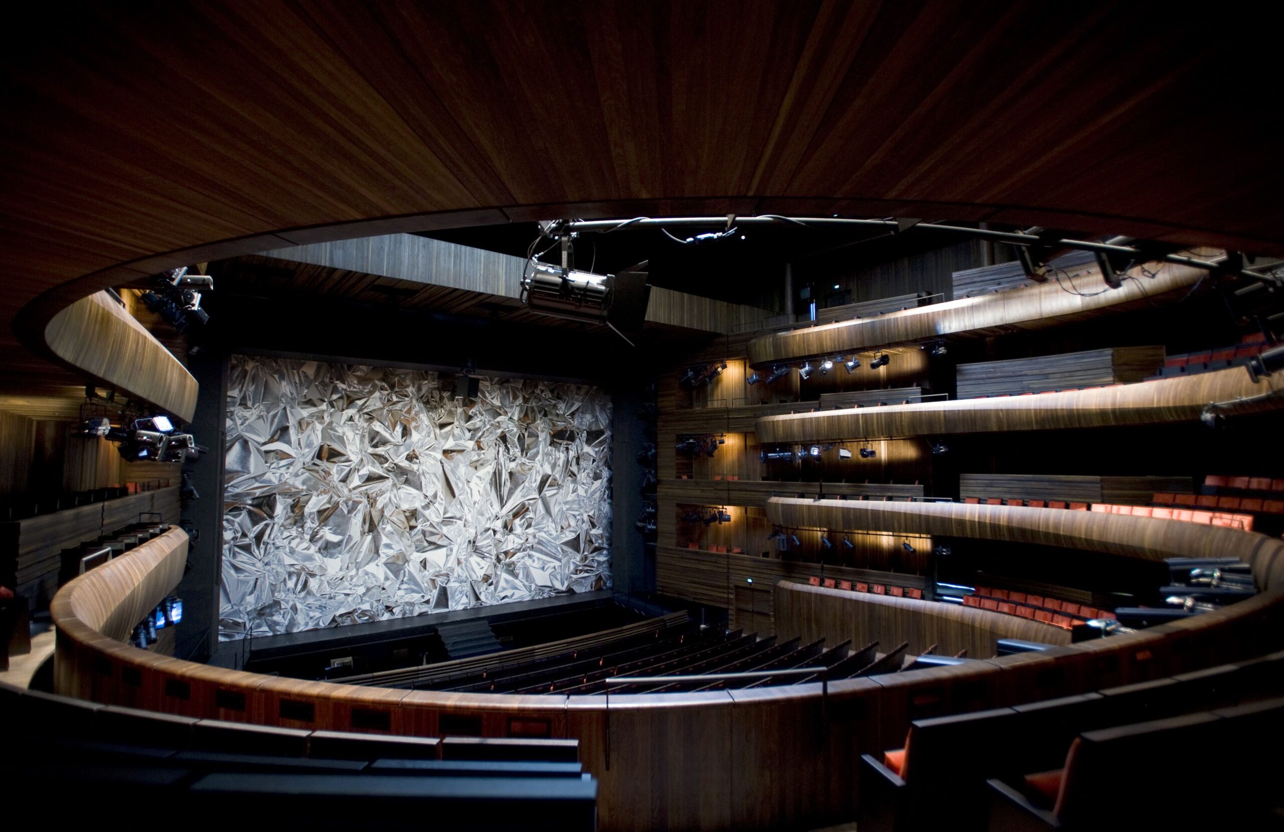 Hovedscenen i Den Norske Opera og Ballett, med sceneteppet nede