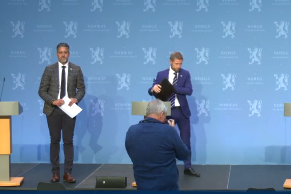 Kulturminister Raja (V) og helseminister Høie (H) på en tidligere pressekonferanse om koronarestriksjoner