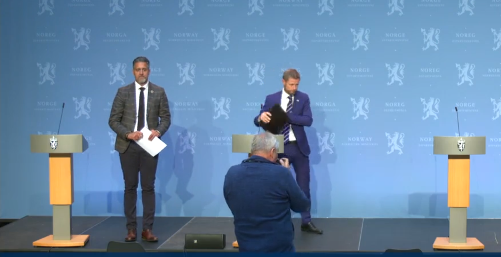 Kulturminister Raja (V) og helseminister Høie (H) på en tidligere pressekonferanse om koronarestriksjoner