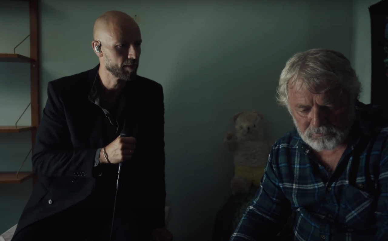 Stillbilde fra Madrugadas video Nobody Loves You Like I Do