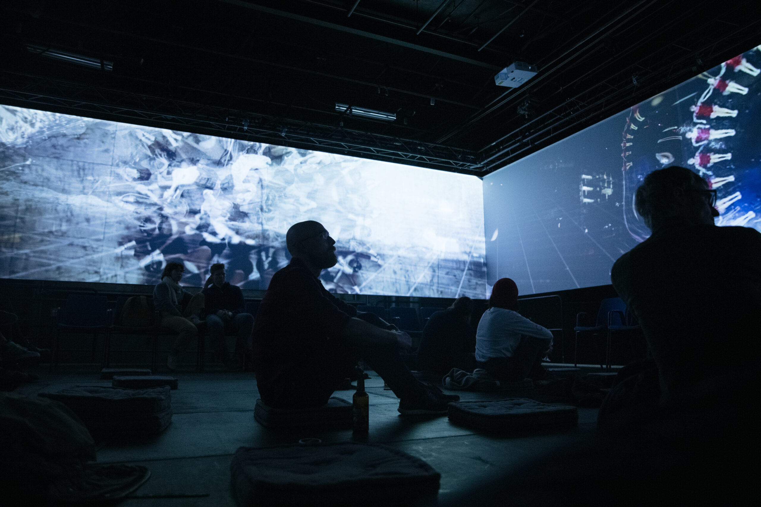 Bilde fra Ny Musikks KinoKammer på Black Box Teater i Oslo – Lasse Marhaug og People like us