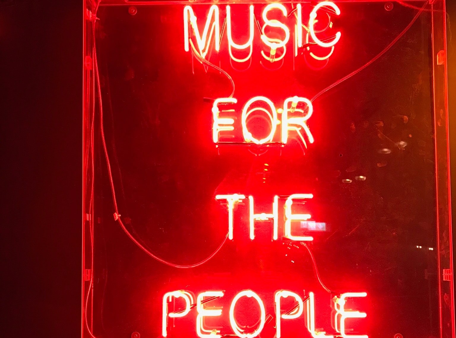 Tallie robinson yZlNNzVHsYg unsplash Photo by Tallie Robinson red