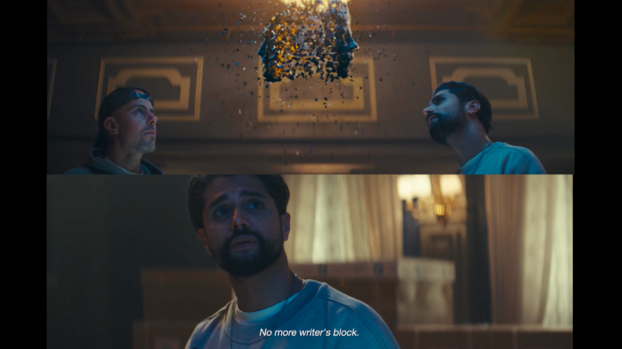 Omar Sheriff spilles av nå, på nettet. Her spiller Magdi (t.v.) og Chirag at de tar i øyesyn noe som kommer på døra i herskapshuset deres i Skien. Innholdet i pakkene skal (?) virke mot skrivesperre.