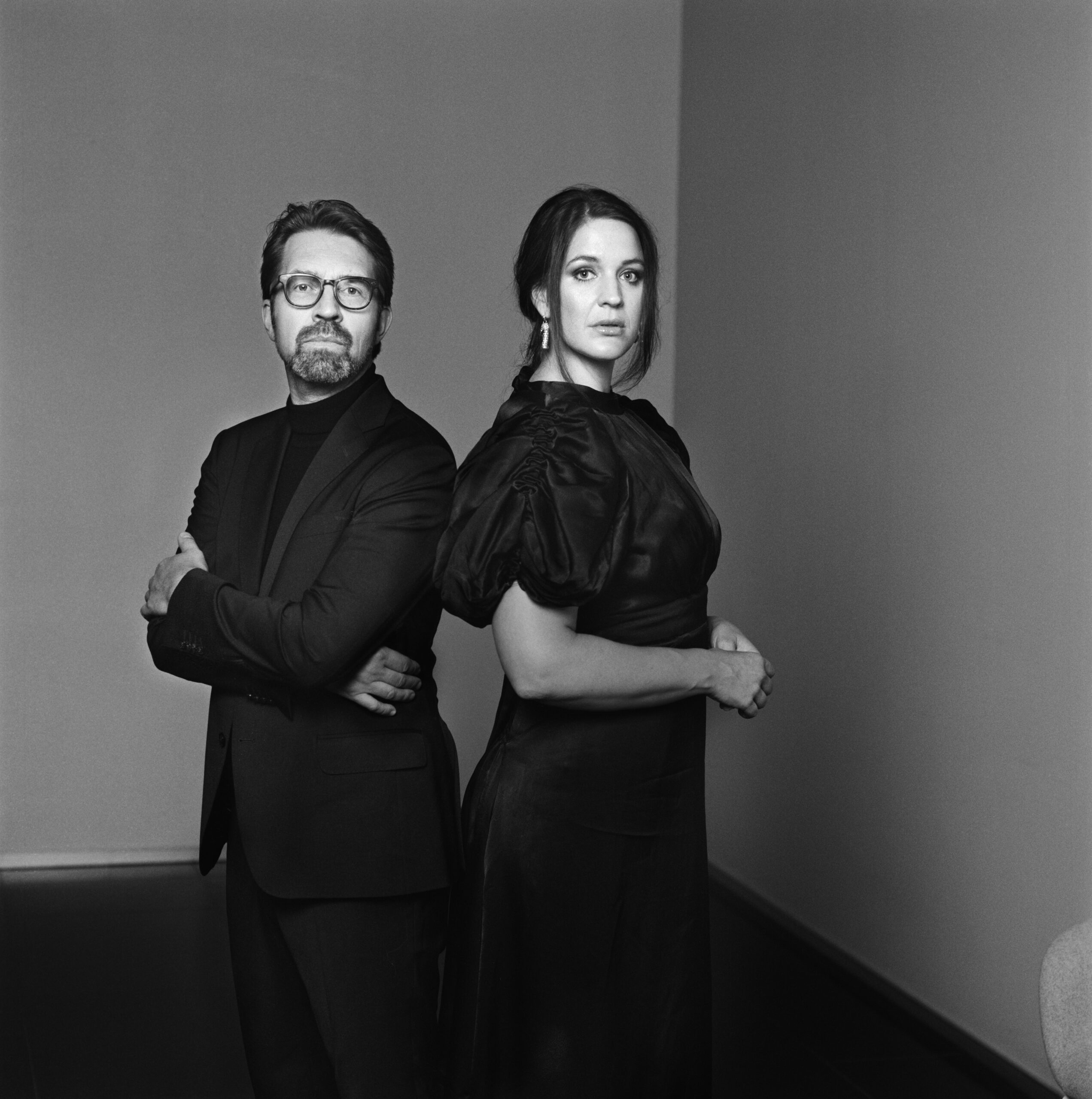 BETAR VERDEN MED GRIEG: Leif Ove og Lise slik Morten Krogvold ser dem.