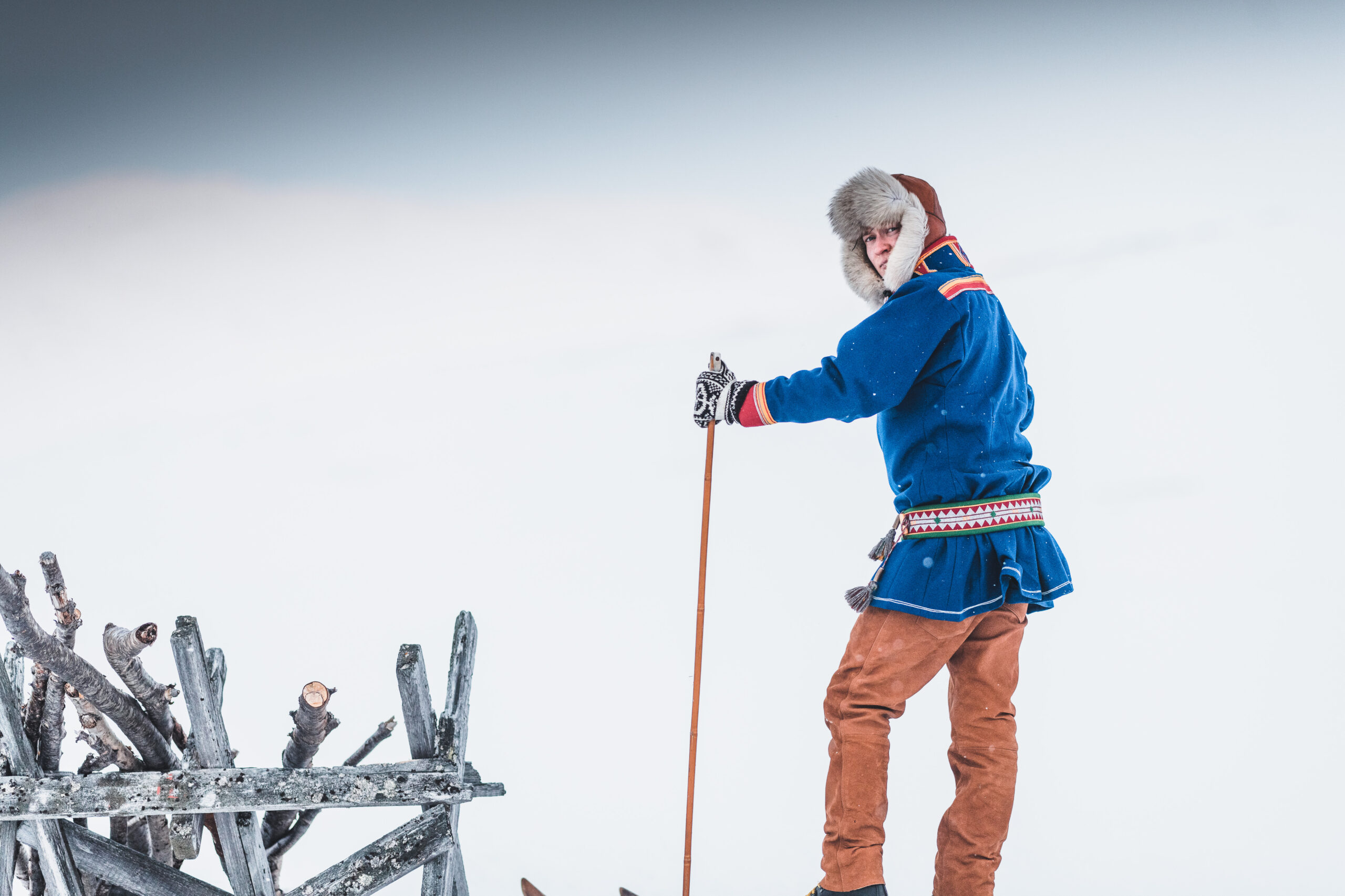 Emil Kárlsen følger opp debutalbumet med en drømmeopptreden, på Samefolkets dag.