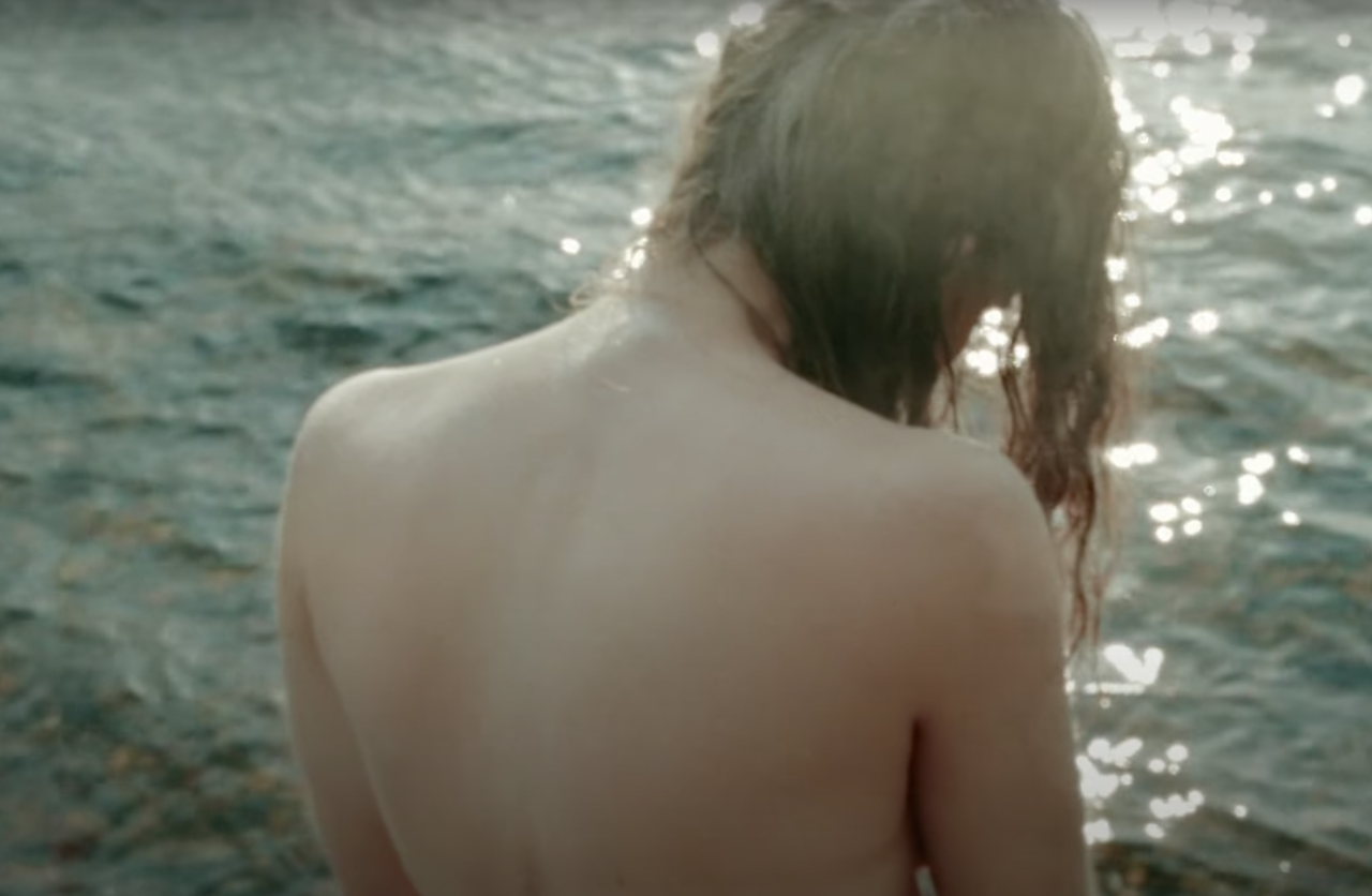 Stillbilde fra Anete Askviks musikkvideo