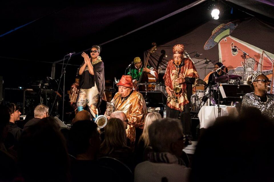 Ah, festival! Her frå Mandaljazz i prepandemisk tid, Sun Ra Orchestra i 2016. I år er livet tilbake!