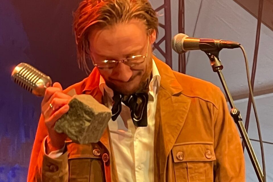 Adam douglas pris red