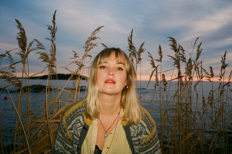 Thea & the Wild skal lansere ny musikk etter at norske artister har teppebombet landet med konserter. Thea Glenton Raknes deltar i podkasten Ballade radio som ser framover etter musikksommeren.