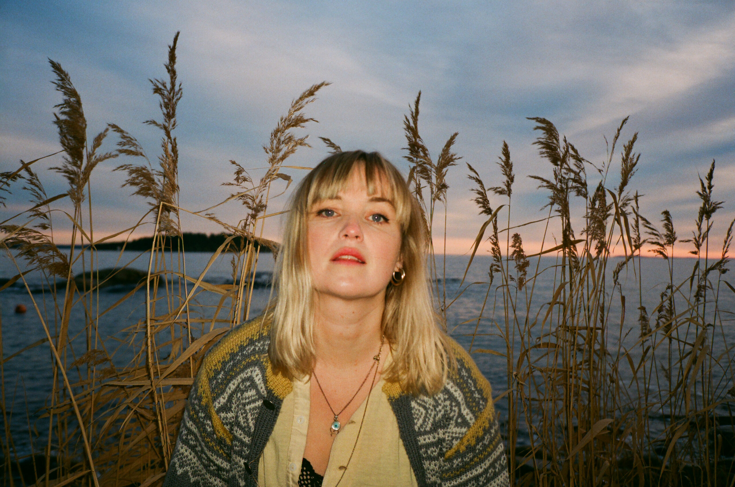 Thea & the Wild skal lansere ny musikk etter at norske artister har teppebombet landet med konserter. Thea Glenton Raknes deltar i podkasten Ballade radio som ser framover etter musikksommeren.