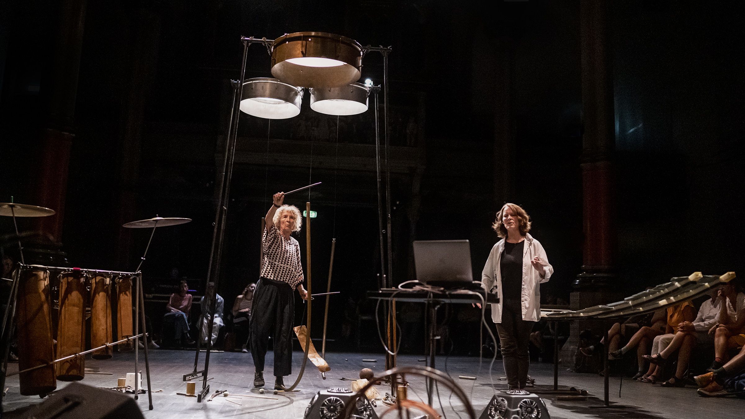 Limpe Fuchs og Kristin Norderval framfører «AnimareAnimate!».