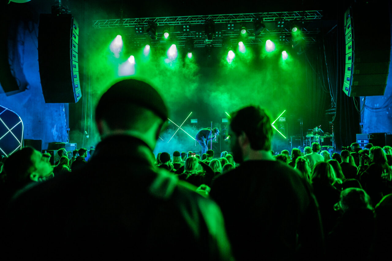 Dutty Dior på scenen foran publikum på Sentrum Scene i 2020.