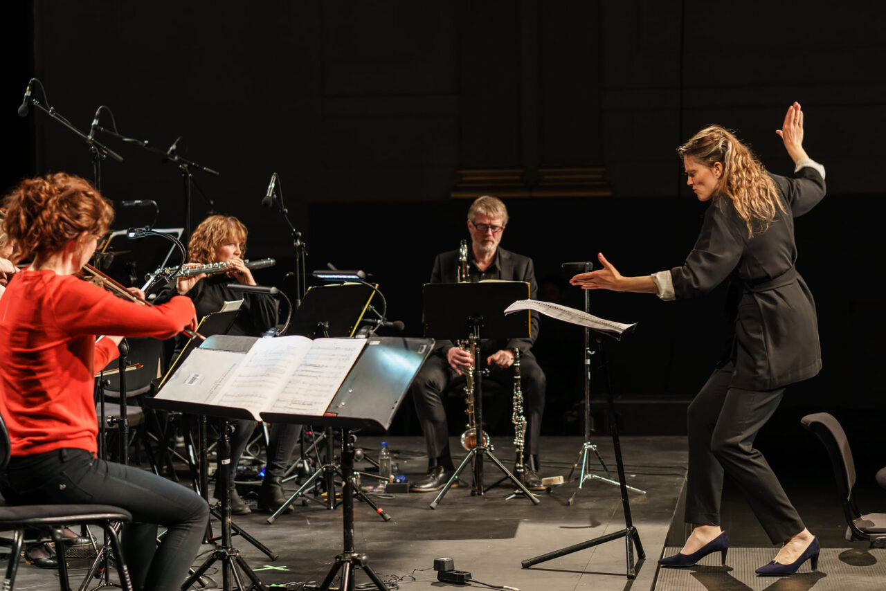 Trondheim Sinfonietta i Rosendal Teater, dirigert av Halldis Rønning.