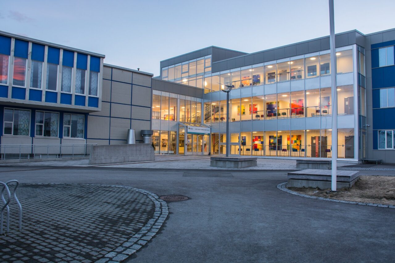 Sortland VGS – bedre med musikk, dans og drama enn uten, mener innleggskriveren.