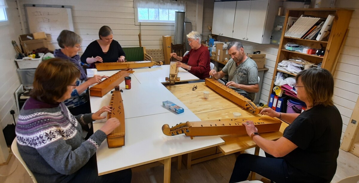 Langeleikkurs i Gjøvik spelmannslags musikkhelg.