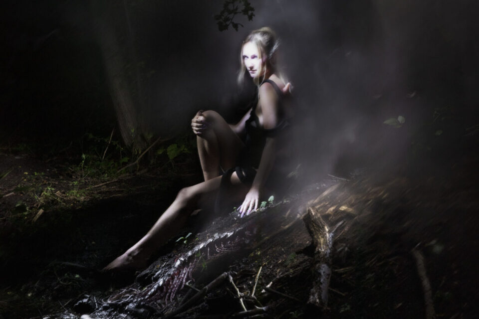 Dragongirl fikk ros for EPen sin i 2021, spilte på Bylarm, og varmer opp kildene før album kommer i mai.