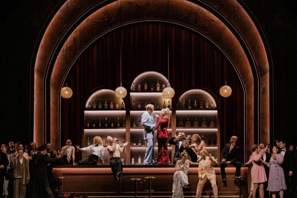 Edwin (Magnus Staveland) og Sylva (Eli Kristin Hanssveen) i siste akt.