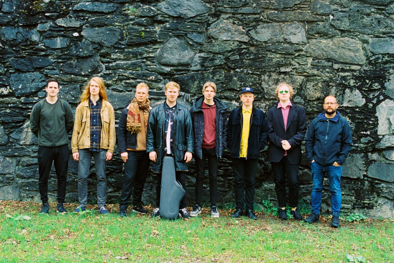 Jazzrevolusjonistane i Aksel Røed´s Other Aspects har gitt ut ein fest av ei plate med ‘Do You Dream In Coloursá