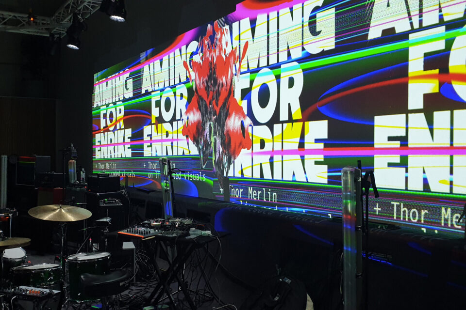 Aiming for Enrike, Landmark i Bergen, 15 mars