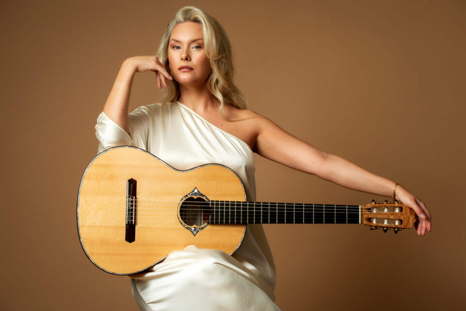 Gitarist og komponist Christine Sandsengen fotografert av Per Heimly.